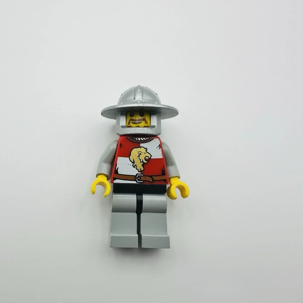 LEGO Kingdoms Lion Knight Castle Minifigure 7946‎ Pre-owned Read Description